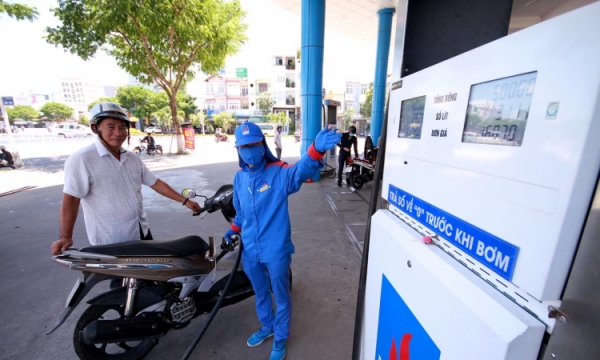 PV OIL giảm giá 500 đồng/lít xăng vào 2 ngày cuối tuần